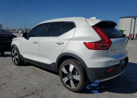 2022 Volvo Xc40 T5 Momentum z USA, uszkodzony, nr VIN YV4162UK5N2656553